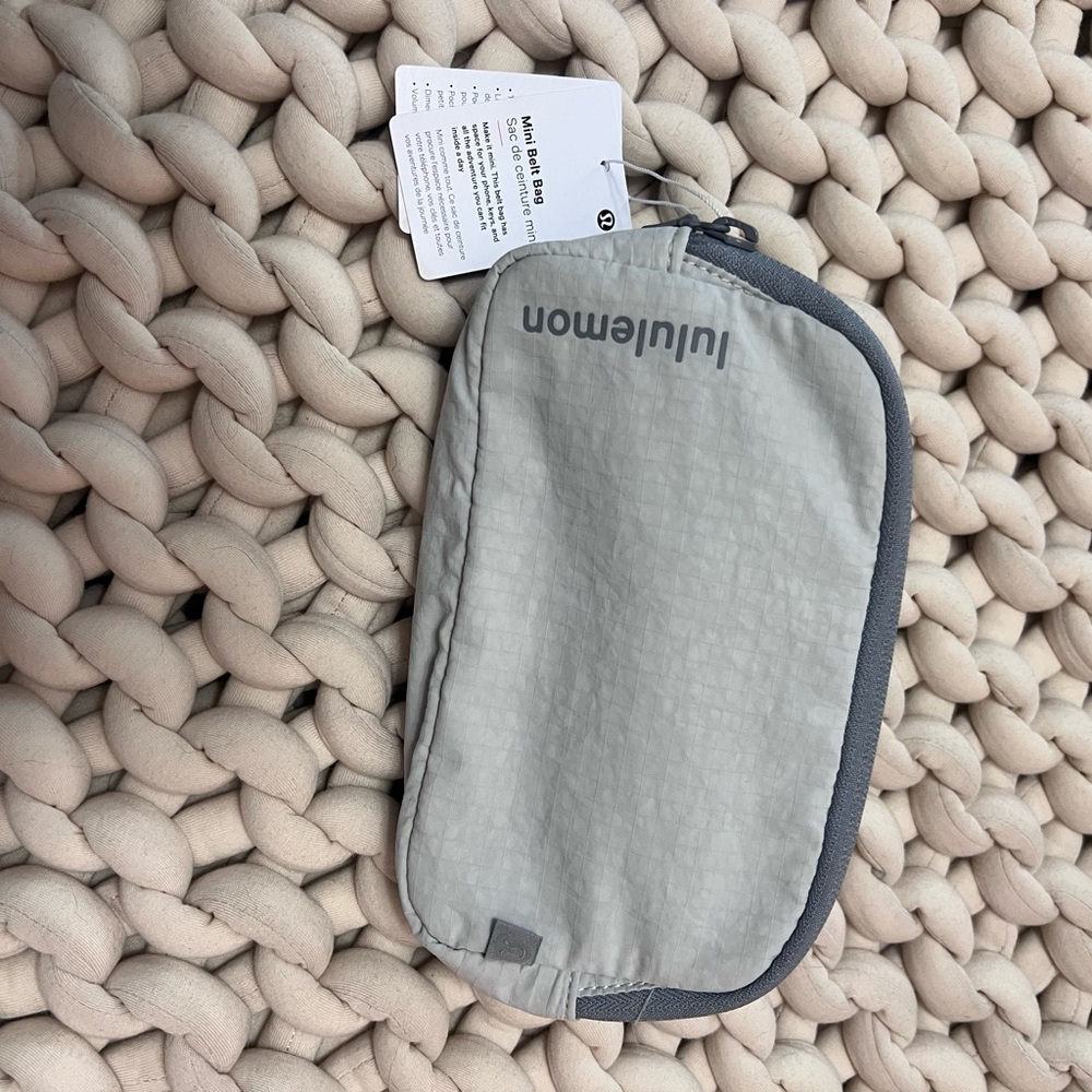 Lululemon Athletica Light Gray Belt Bag